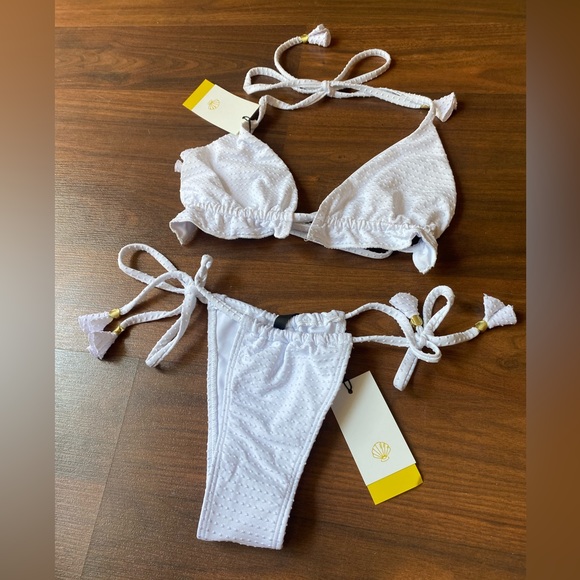 White string bikini - Picture 2 of 4